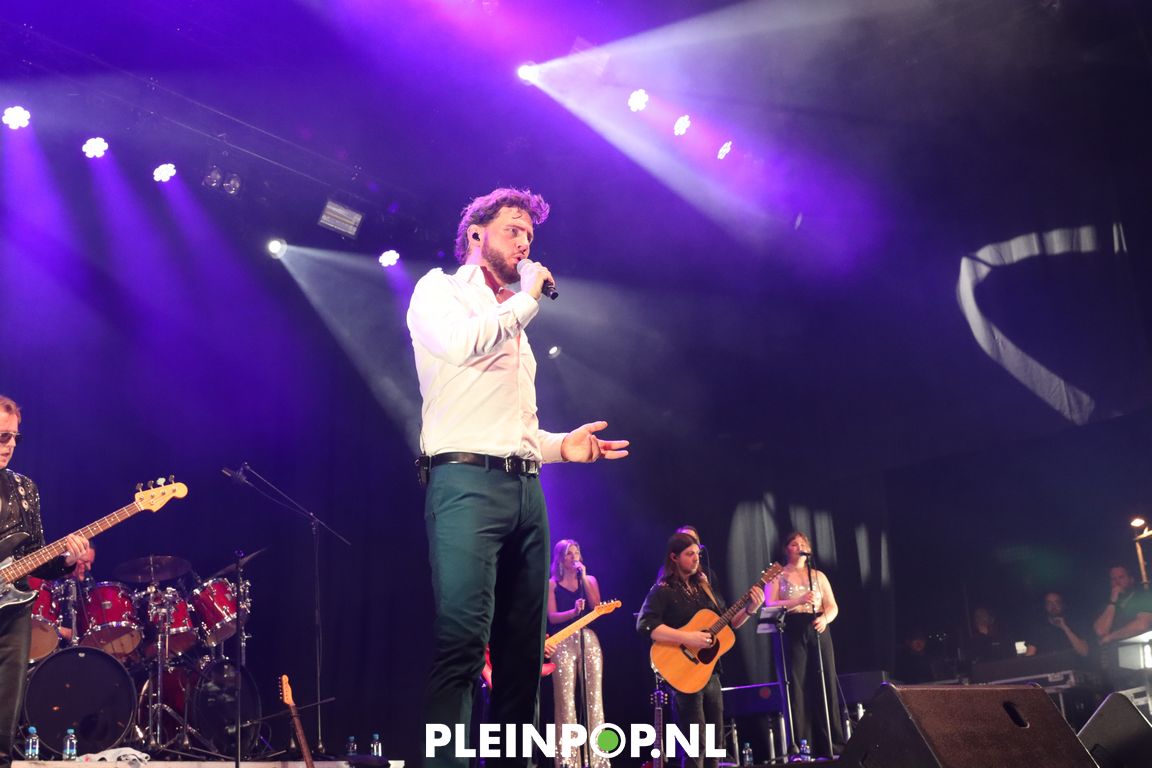 BOUKE & THE ELVIS MATTERS BAND    (22)